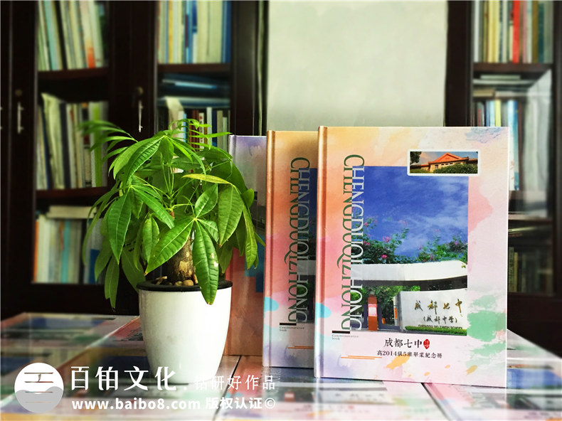 翻閱曾經(jīng)制作的高中畢業(yè)紀(jì)念冊(cè) 帶給自己的高中紀(jì)念畫(huà)面歷歷在目第1張-宣傳畫(huà)冊(cè),紀(jì)念冊(cè)設(shè)計(jì)制作-價(jià)格費(fèi)用,文案模板,印刷裝訂,尺寸大小