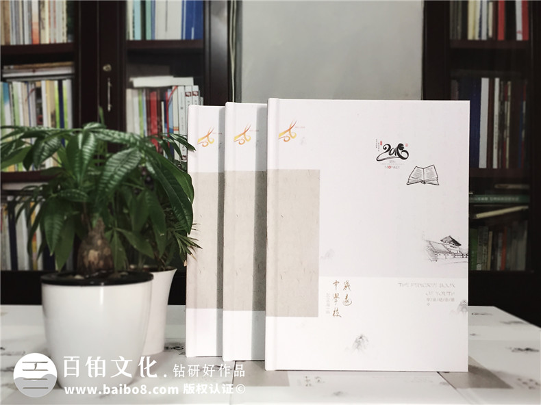 整理的畢業(yè)相冊制作方法 一套紀(jì)念冊制作方案告訴你制作方法！第1張-宣傳畫冊,紀(jì)念冊設(shè)計(jì)制作-價(jià)格費(fèi)用,文案模板,印刷裝訂,尺寸大小