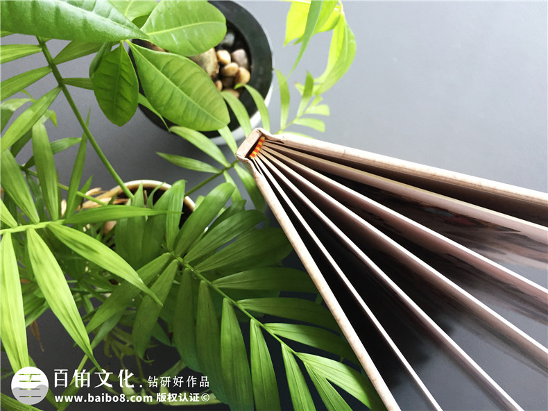 老同學(xué)終于相聚 參加同學(xué)會制作一本我們的聚會紀(jì)念冊保存美好聚會時光第2張-宣傳畫冊,紀(jì)念冊設(shè)計(jì)制作-價格費(fèi)用,文案模板,印刷裝訂,尺寸大小
