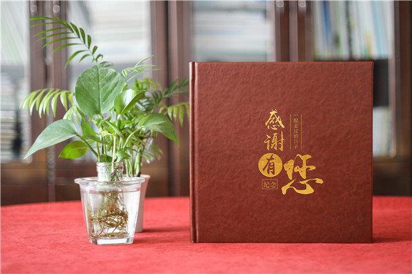 珍貴見證，榮耀升遷-領(lǐng)導(dǎo)升遷紀念冊珍藏定制