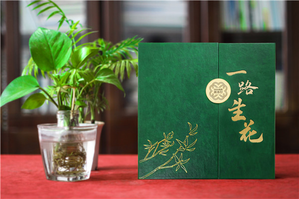 【高端定制?領(lǐng)袖印記】精裝領(lǐng)導紀念冊 —— 鐫刻時光，鑄就榮耀
