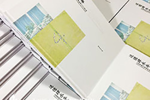 班級紀念冊設計資料 畢業(yè)相冊制作在圖片、文字、裝訂上的注意事項！
