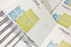 查閱我們的畢業(yè)紀念冊 設計的是一段青春回憶也感謝優(yōu)秀的你們！
